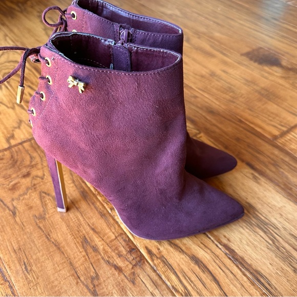 Betseyville Betsey Johnson Purple Faux Suede Side Zip Booties Size 7.5 - Picture 3 of 5